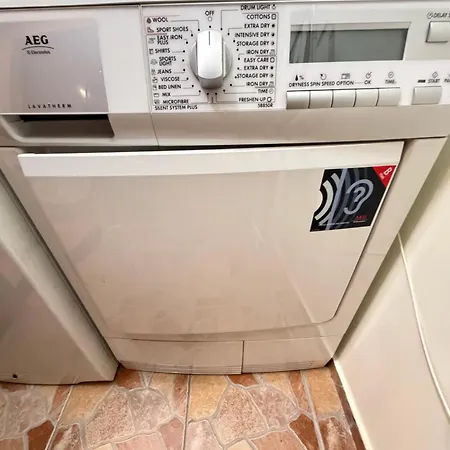 Porto Cozy 1bdr Near Airport And Metro W Wifi Sofía